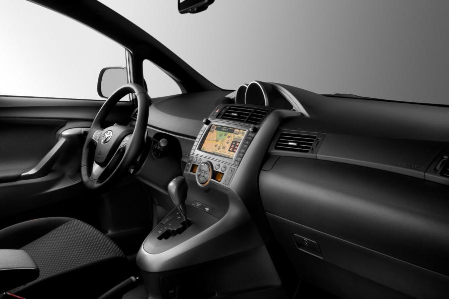  Toyota Verso 2009 года  (фото 34 из 65)